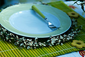 Tischdeko mit Kranz aus Cytisus (Ginster)