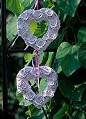 Stucco hearts with rose motifs