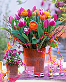 Tulipa (Tulpen), Ranunculus (Ranunkeln), Betula (Moorbirke)