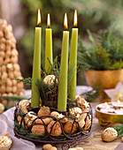 Metal basket with candle holders, Juglans (walnuts)