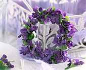 Scented violet wreath