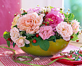 Bowl with pink roses