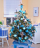 Christmas tree with maritime Christmas tree decoration