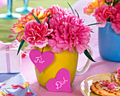 Bouquets made of Dianthus (carnation) in yellow cup