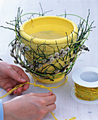 Ranunculus-daffodil bouquet in a planter decorated with twigs (4/5)
