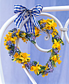 Blue - yellow heart with daffodils