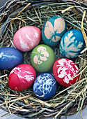 Eier färben mit Blattmuster
