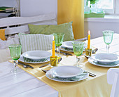 Narzissen-Tischdeko: Vorher-Bild, Tisch noch nicht dekoriert