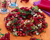 Wreath made of Malus (ornamental apples), Rosa (rose hips), Hydrangea (hydrangea)