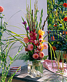 Strauß aus Gladiolus (Gladiolen), Dahlia (Dahlien), Asparagus (Zierspargel)