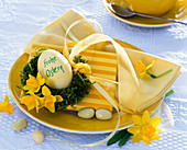Napkin decoration with narcissus, yellow napkins, easter egg