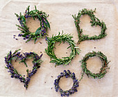 Wreaths of Lavandula (lavender), Thymus (thyme), Laurus (laurel)
