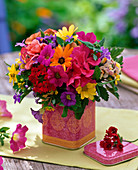 Strauß aus Pelargonium (Geranien), Osteospermum (Kapkörbchen), Calibrachoa