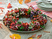 Hydrangea rosehip wreath (3/3)