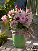 Strauß aus Hyacinthus (Hyazinthen), Tulipa (Tulpen), Anemone