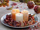 Candle wreath made from autumn leaves (2/2)