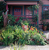 THE Front Garden with SCULPTURE Beside Women of PARADISE Pot AND TULIPS. DESIGN by KEEYLA MEADOWS,San FRANCISCO