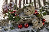 Christmas basket with angels, Abies (fir branches), Hedera