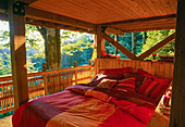 an OUTDOOR BED IN THE THE MULTI STOREY TREE HOUSE IN THE WOODLAND. DESIGNERS: ILGA JANSONS AND MIKE DRYFOOS, Seattle, USA