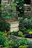 Beehive SURROUNDED by HERBS INCLUDING ANGELICA IN THE Herb SOCIETY'S Garden, CHELSEA 2003. Garden DESIGNED by CHERYL Waller