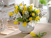 Tulipa 'Strong Gold', 'Royal Virgin' (tulips), Pittosporum (clovers)
