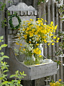 Wiesenstrauß aus Ranunculus acer (Hahnenfuß, Butterblumen)