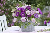 Pink-pink early summer bouquet with Campanula medium