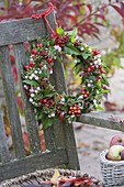 Autumn wreath from Symphoricarpos, Rose