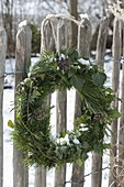 Wreath of hedera and abies and pinus tiwgs