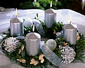 Adventskranz in Silber