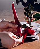 Candlestick decorated with holly: Fix candle in stand with glue fix (2/3)