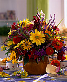 Spätsommerlicher Strauß; Rudbeckia (Sonnenhut), Zinnia