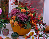Pumpkin as flower vase: Brassica (ornamental cabbage), Rosa (roses) and rose hips, Erica (heather)