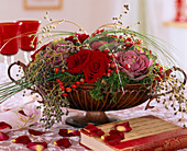 Rosa (roses and rosehips), Brassica (ornamental cabbage), Ligustrum (green privet berries)