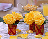 Rosa 'Circus' (roses) in small jars with diamond pattern