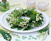 Galium odoratum (Waldmeister) und Convallaria majalis (Maiglöckchen)