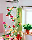 Hanging table decoration: Pink (rose petals)