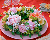 Paeonia 'Sarah Bernhardt' (peonies), Rosa 'Abraham Darby' (roses)