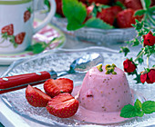 Fragaria (strawberries and strawberry pudding with pistachios)