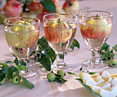 Floating malus as table decoration, ornamental apples, apple wedges