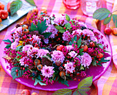 Plate wreath made of chrysanthemum