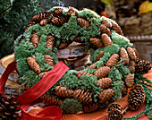 Cones and moss wreath (3/3)