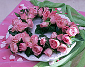 Pink (pink roses), Hedera (ivy)