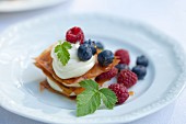Millefeuille with lemon cream and berries