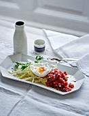 Beef tartare with a poached egg and white cabbage (low carb)