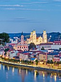 Stadtansicht mit Blick auf den Dom, Passau, Bayern, Deutschland