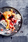 Deep-fried mini apple pies with berries and ice cream (soul food)