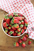 Fresh strawberries in a bowl