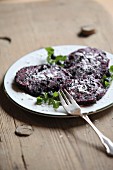 Blueberry slices with icing sugar