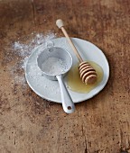 Vanille-Birkenzucker und Honig als Zuckerersatz